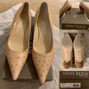 Anne Klein NY Beryl, Ostrich kitten heels. Sz 8.5